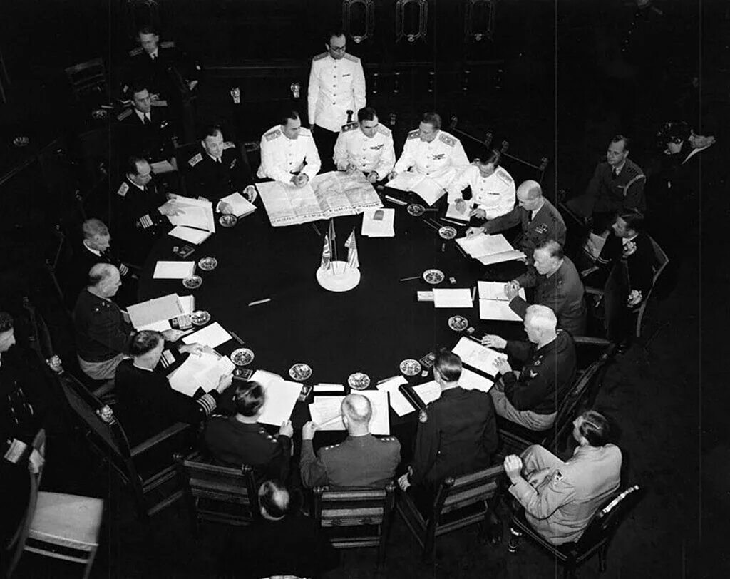 Потсдамская конференция союзников. Потсдамская конференция июль 1945. Потсдам конференция 1945 года. Потсдамская конференция 1945 Трумэн Черчилль. Сталин Трумэн Черчилль Потсдамская конференция.