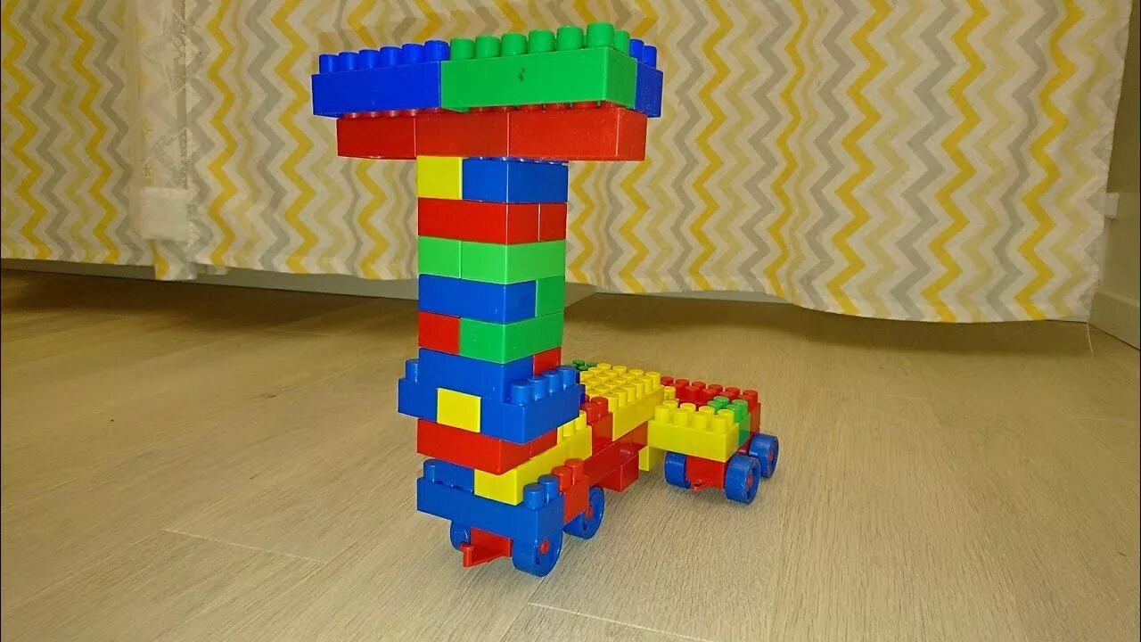 Включи видео как сделать из конструктора. Самокат из конструктора. самокат из крупного конструктора. велосипед из детского конструктора. мотоцикл из конструктора полесье.