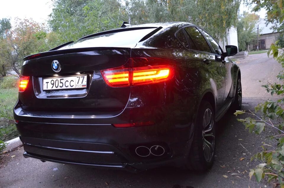 BMW e71 задние фонари. Задние фонари БМВ x6. BMW x6 задние фары. BMW x6 2021 задние фары.