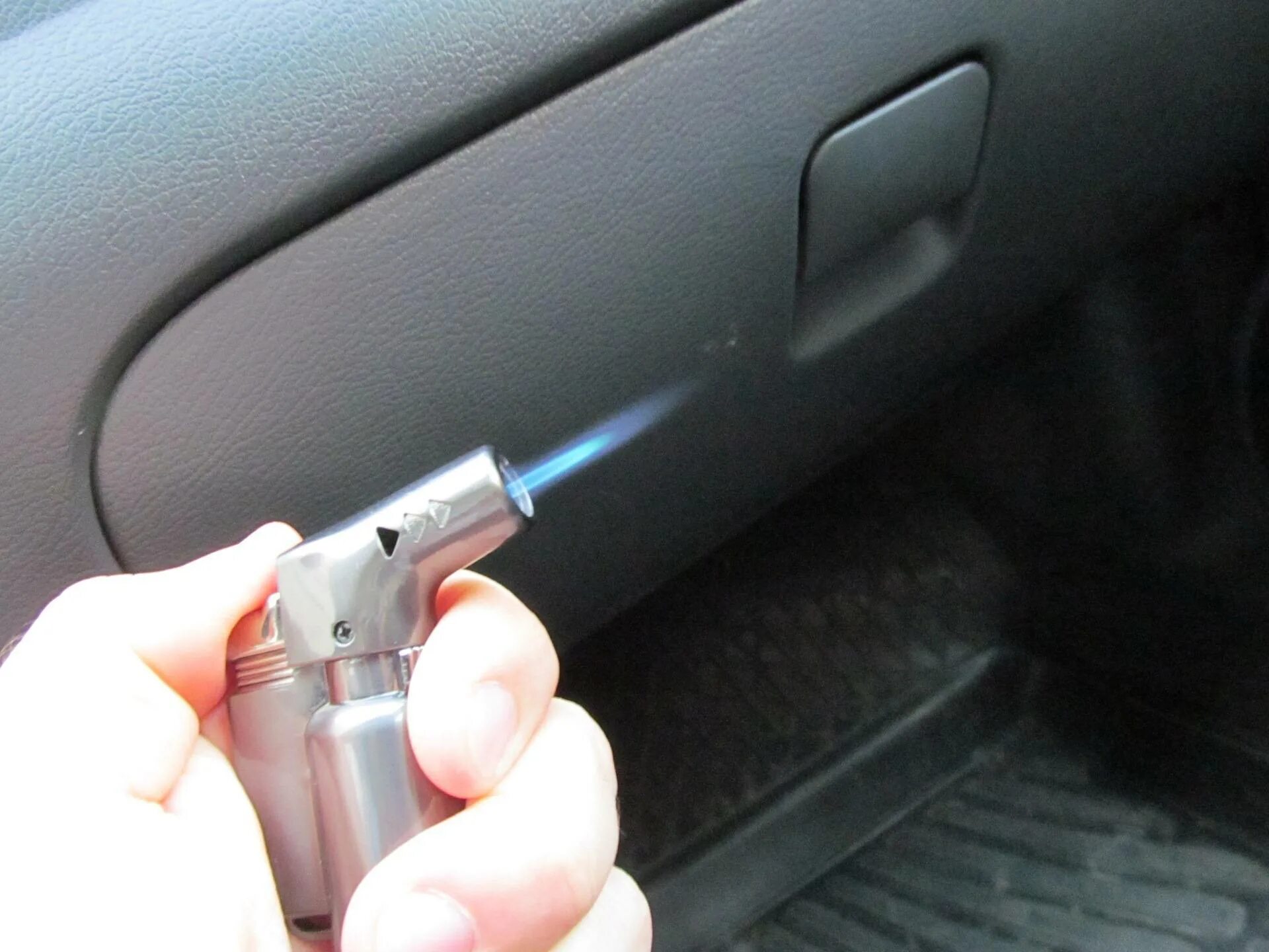 Фен для кузова автомобиля. Царапины в салоне автомобиля на пластике автомобиля. Фен царапины пластик. Восстановление пластика салона феном. Восстановление пластика автомобиля феном.