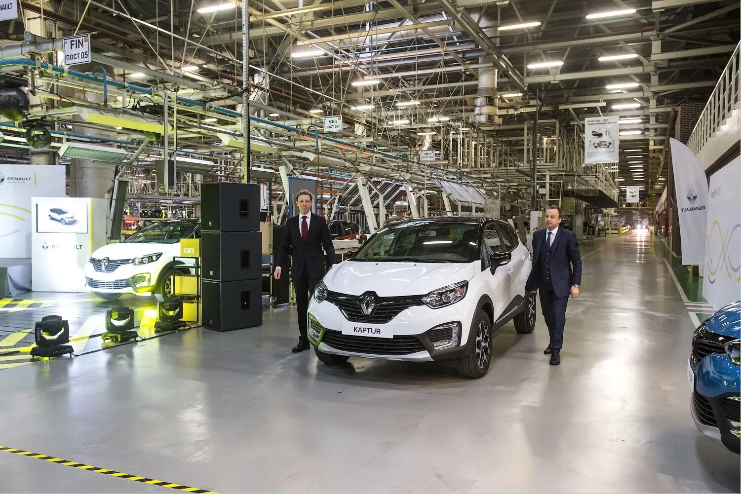Рено автофрамос. Renault завод. Страна производящая рено. 4 turbo. Завод renault во франции.