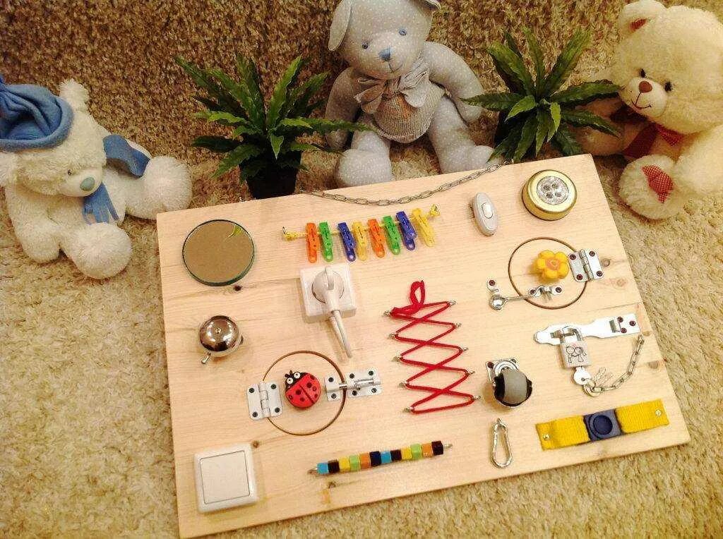 Игрушка своими руками ребенку 6 лет. Мария монтессори бизиборд. бизиборды монтессори для детей. игры монтессори для детей до года своими руками. монтессори игрушки для малышей.