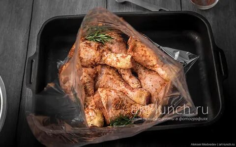 Рецепт куриных голеней в духовке в рукаве