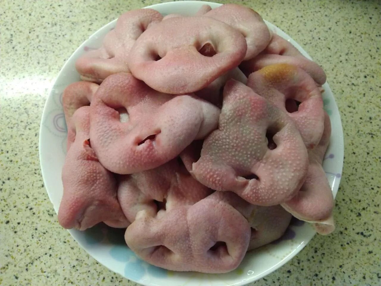 Пятак пятачки. Свиные пятачки жареные.