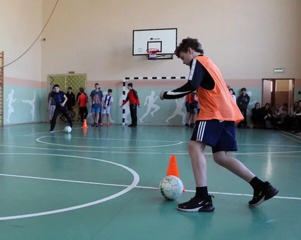 Школа 40 симферополь. Школа 55 курск футбольное поле. Детский футбол. Школа 30 футбол. Школа 30 футбол.