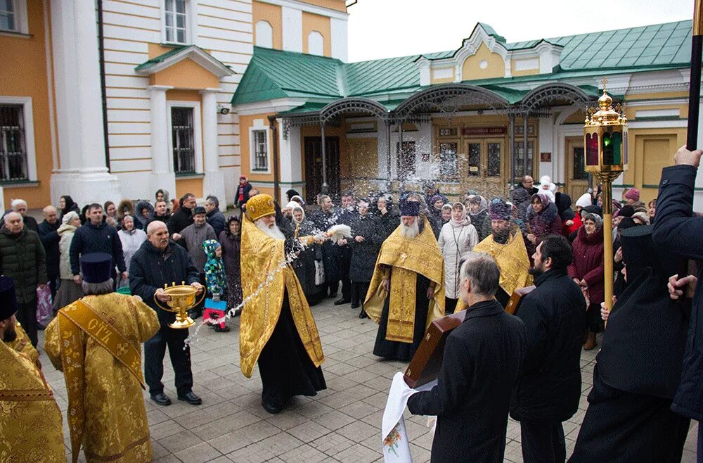 Хотьковский монастырь сайт. В Хотьково-Покровском монастыре..