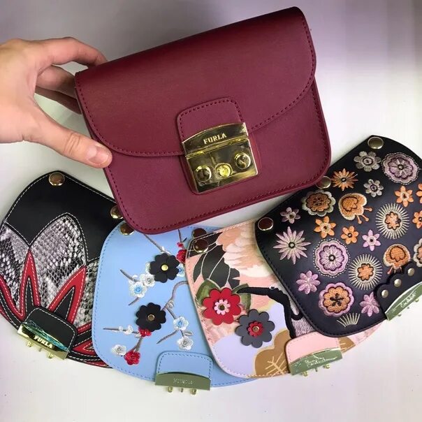 Сумка furla metropolis s. Сумка фурла со сменными клапанами. Фурла со съемными крышками. Сумка фурла метрополис со сменными крышками. Сумка фурла со сменными крышками.