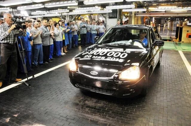 Чеченскую молодежь опечалило снятие с производства Lada Priora Новости авто Изве