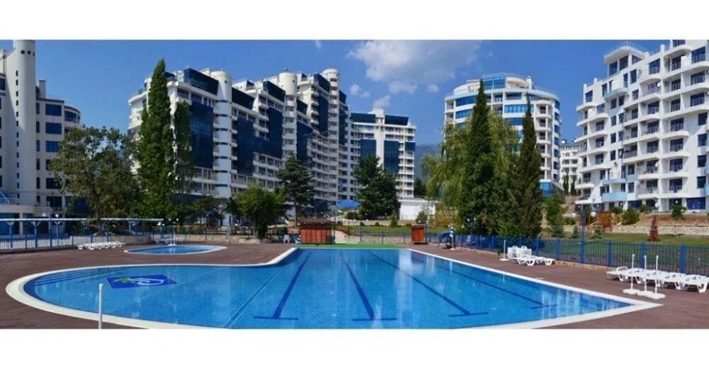 Ялта гурзуф ришелье шато. Ришелье шато гурзуф. Ришелье шато бассейн. Гурзуф ришелье шато жилой комплекс. Жк ришелье шато ялта.