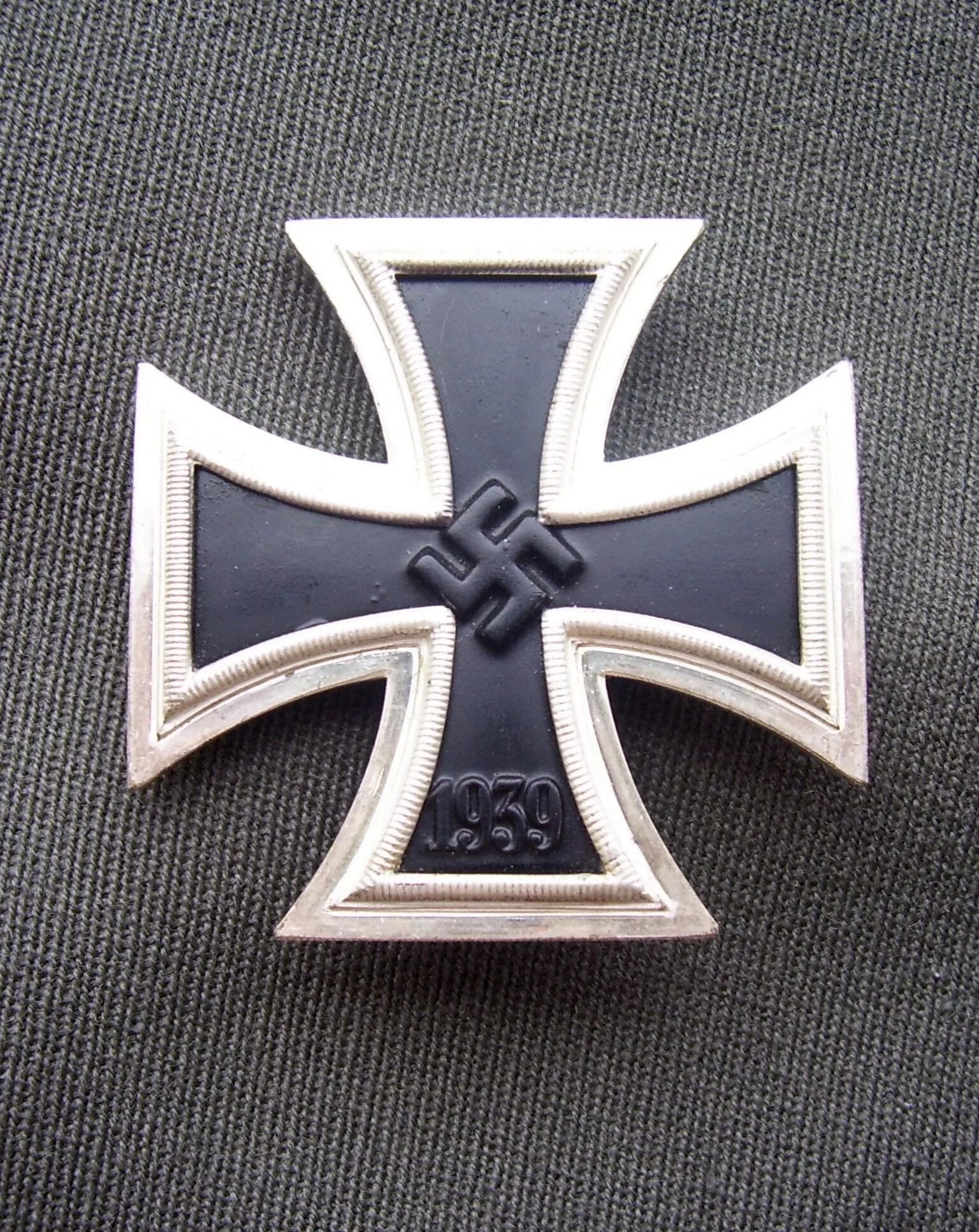 Немецкий крест купить. Железный крест 3 рейха. Железный крест Германия. Железный крест кайзеровской Германии. Железный крест награда Германии.