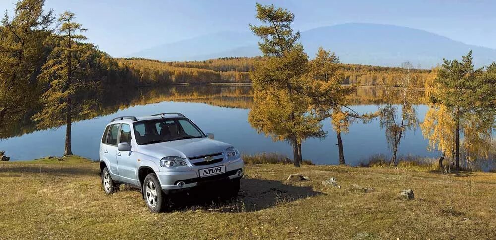 Дром алтайский край шевроле. Chevrolet Niva в лесу. Шевроле Нива осень. Нива Шевроле река. Шевроле Нива на природе.