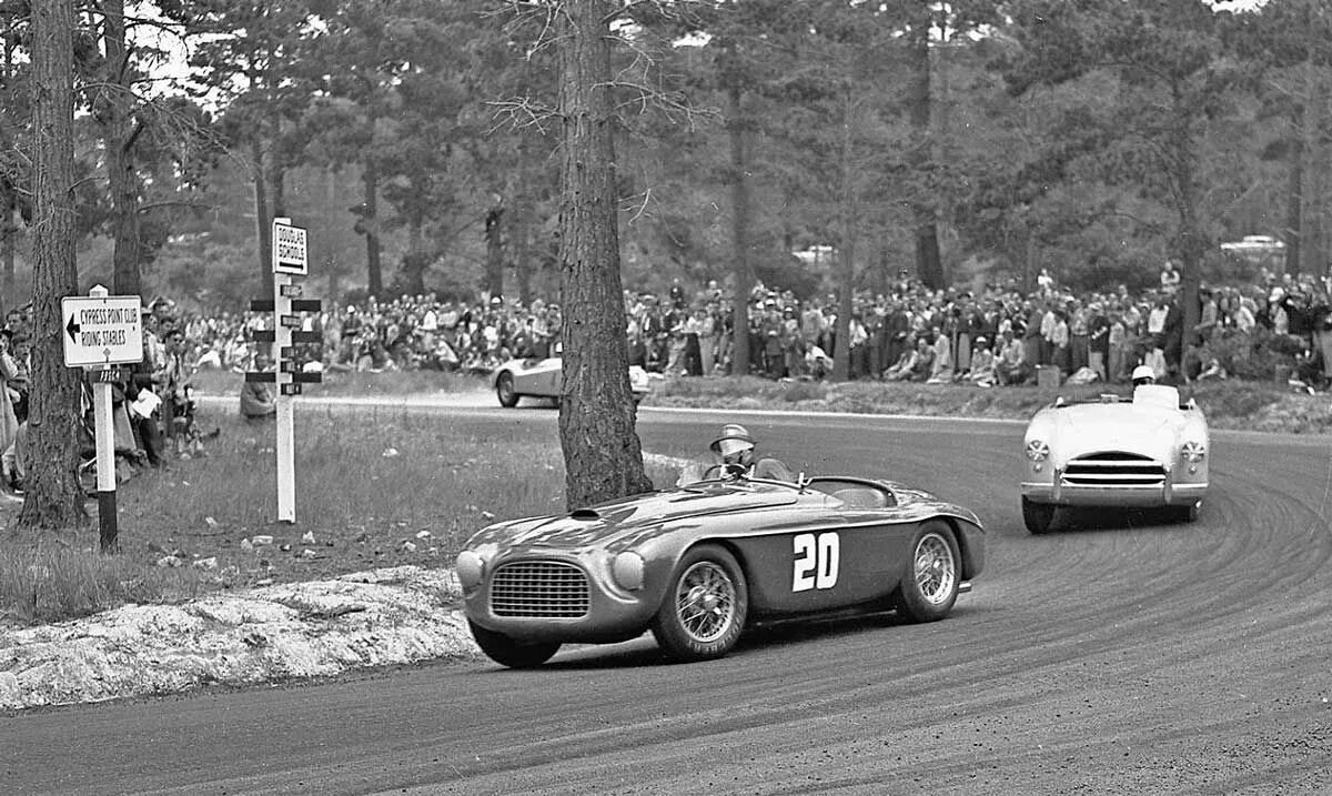 Road cup. Ferrari 1949. Конкурс элегантности ретро автомобилей в Пеббл Бич США-фото видео.