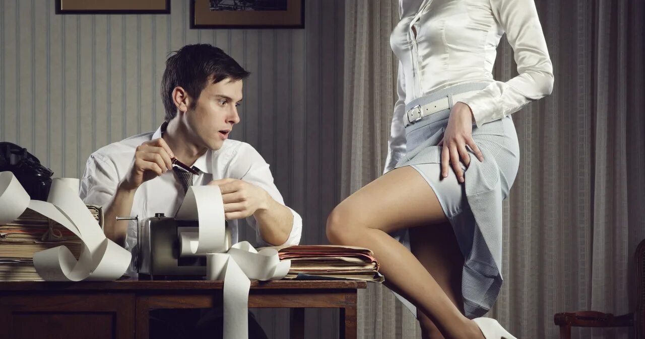 Камера совращение. Девушка заигрывает. Сцены с несовершеннолетними мальчиками. Скрытая камера в комнате. Подглядывание за родителями.