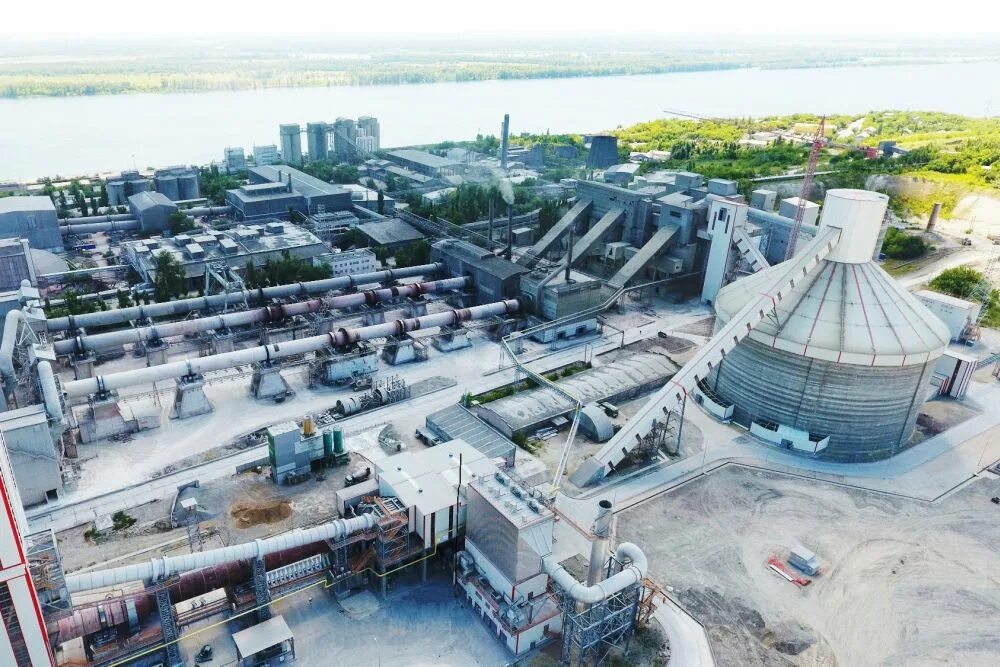 Завод холсим вольск. Завод большевик новосибирск. Завод красный октябрь вольск. Цементный завод в вольске. Город вольск саратовская город цементников.