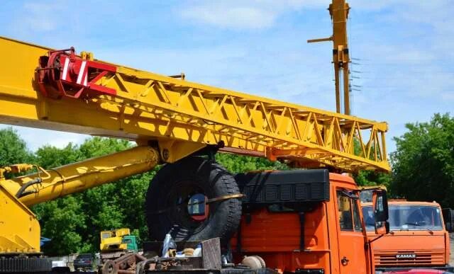 Челябинец автокран кс65711м1. Гусек на автокран ивановец. Гусек стрелы. Гусёк на кран ивановец. Гусек стрелы.