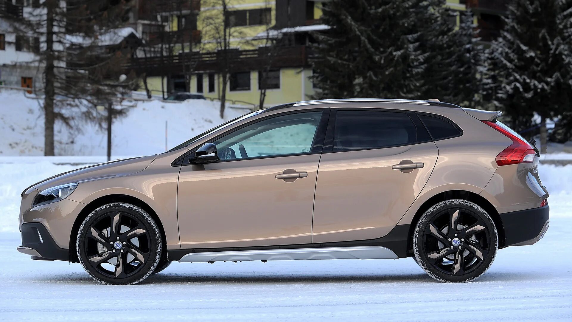 Вольво в40 кросс кантри. Вольво v40 cross country. вольво v40 cross country 2025. volvo v40 и v40 cross country. вольво в 40 кросс.