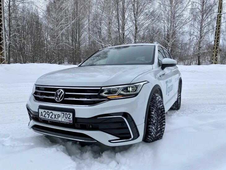 Vw tiguan 2 vw tiguan sportline. Р лайн зима. Tiguan r line 2021. Volkswagen tiguan r-line 2021 синий. Tiguan 2 sportline.