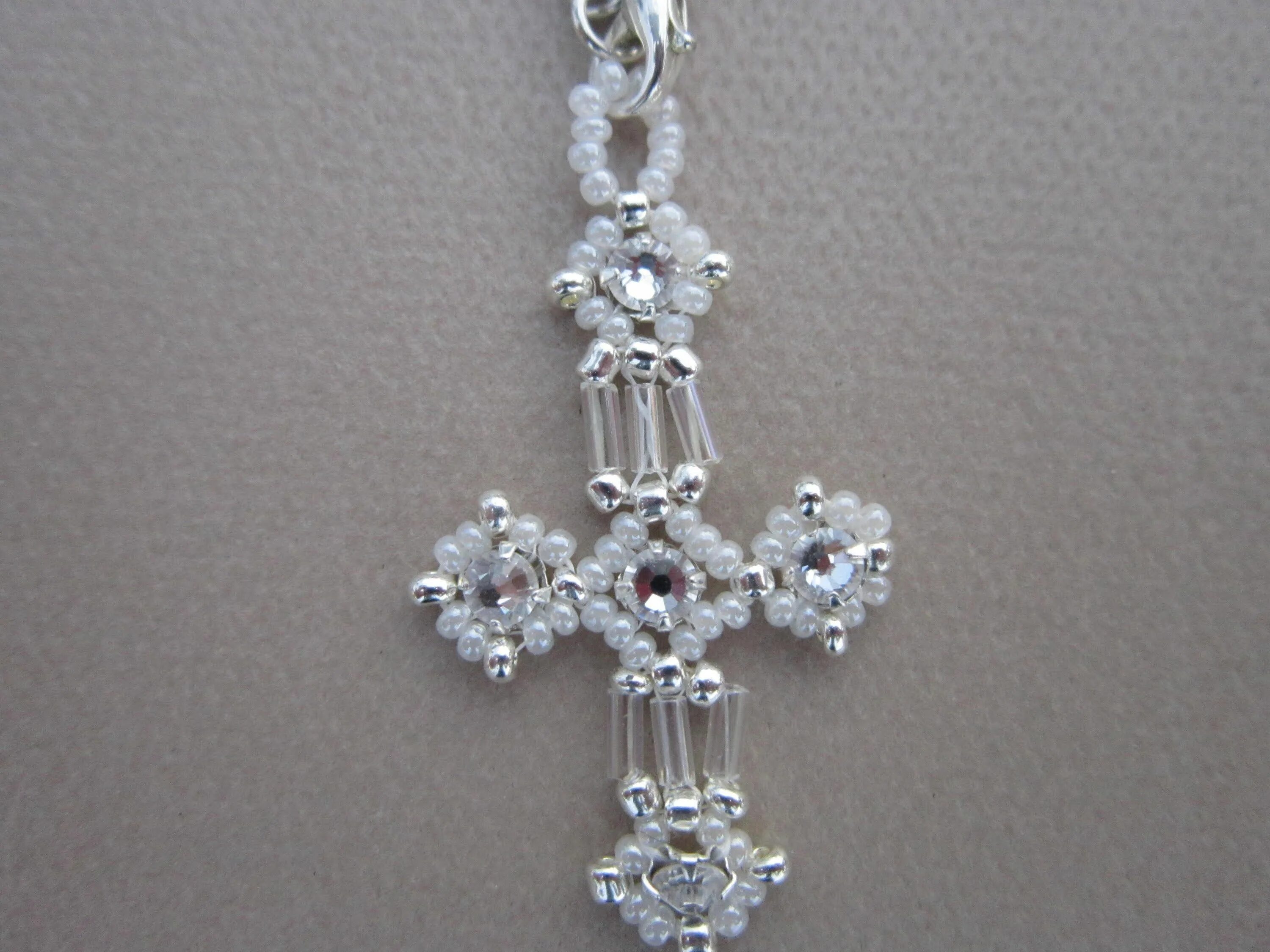 красивый фон с крестом. как сделать крестик на экране. неоновый крестик. православный крест на темном фоне. православный крест.