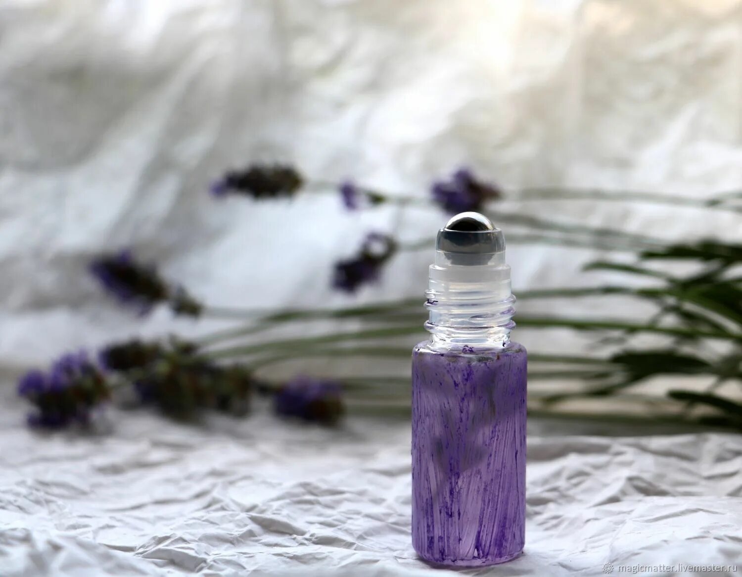 Памир лаванда. Парфюм лаванда. Парфюм герлен женский лаванда. Духи с лавандой женские. Масляные духи с лавандой.