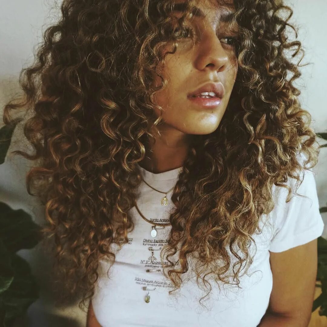 My hair is curly. Soft curly hair. Волнистые волосы. Thick curly hair. Длинные волнистые волосы у девушек.