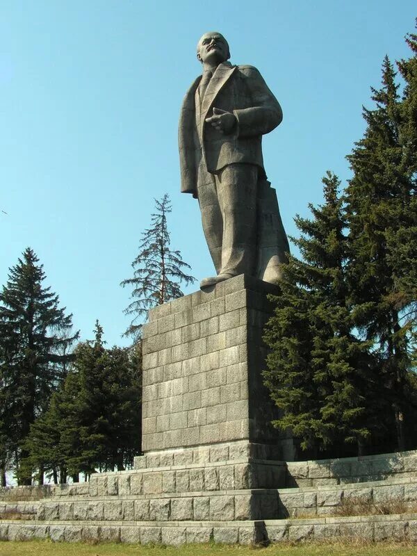 меркуров статуя ленина. памятник ленина в уфе. сергей меркуров скульптор. необычные памятники ленину. скульптор памятник ленину.