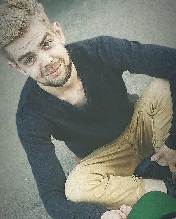 Александр элдер фото. Alex helder кто это. Алекс олд. Лесли нильсен в молодости фото. Alex old.