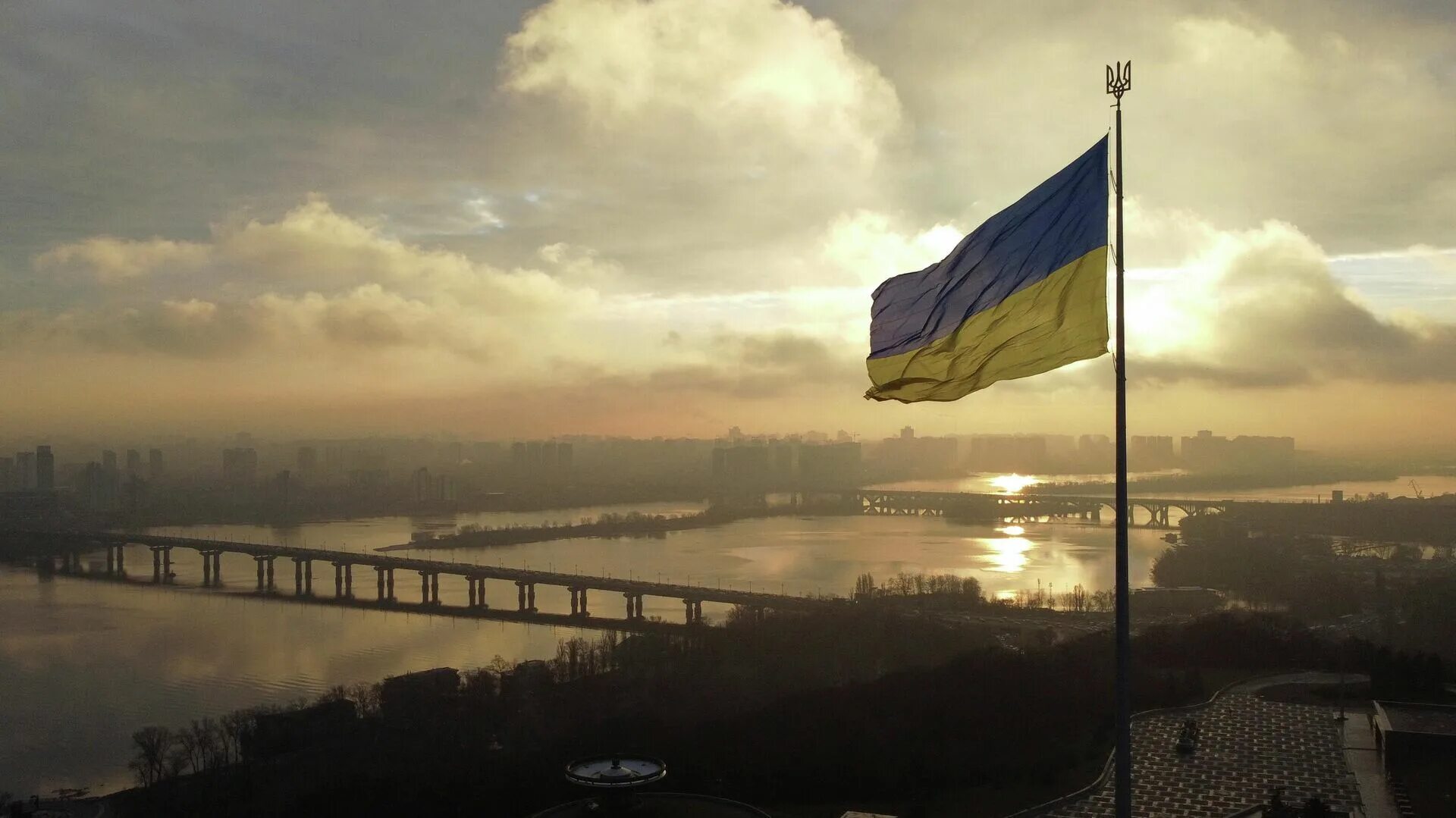 Риа киев. Киев флаг Украины. Оукраина. Франция и Германия. Блэкаут на Украине.