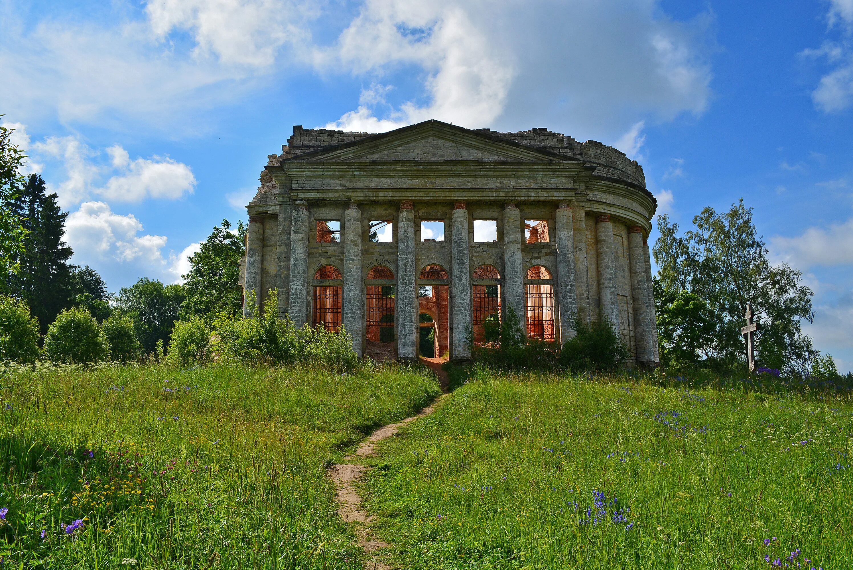 Деревня пятая гора волосовский район. 5 гора деревня. Усадьба пятая гора ленинградская область. Пятая гора волосовский район античный храм. 5 гора деревня.