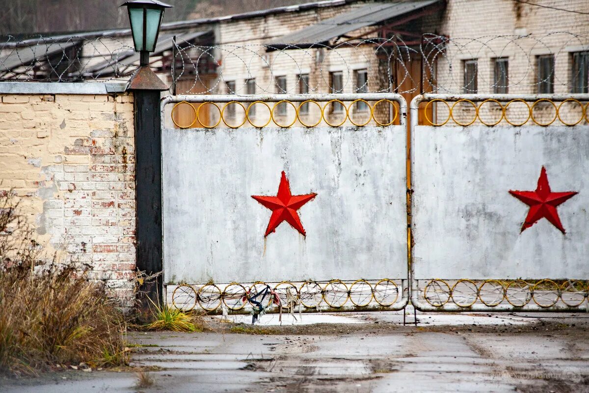 Оборона городка. Военный городок Люблино. Современный военный городок. Закрытые военные городки. Военные городки России.