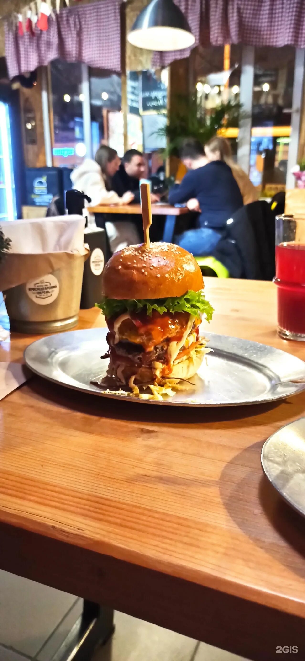 Краснодарский парень краснодар меню. Бургеры в майкопе краснодарский парень. Краснодарский парень бургерная балашиха. Краснодарский парень бургерная краснодар. Бургерная лавка краснодарский парень геленджик.