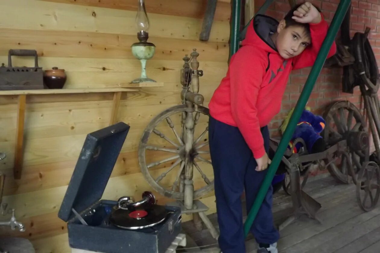 шкя комиксы. ева морозова комиксы. кряхтели. кряхтя смешное. хобби российских щнаменитос2тец.