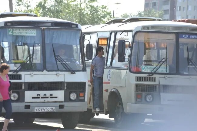 Где 61 автобус. 61 автобус маршрут. 61 автобус омск. Маршрут 61 автобуса екатеринбург. Изменение маршрута.