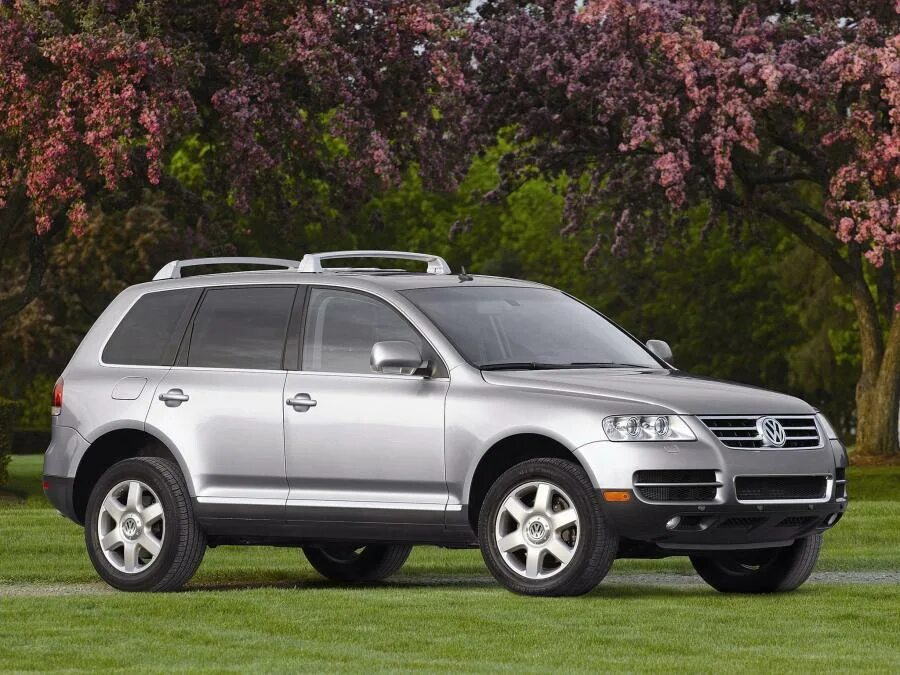 Туарег 4 поколения. Volkswagen touareg i 2002. Volkswagen touareg v10 tdi. Туарег 2002 года. Туарег 2002 года.