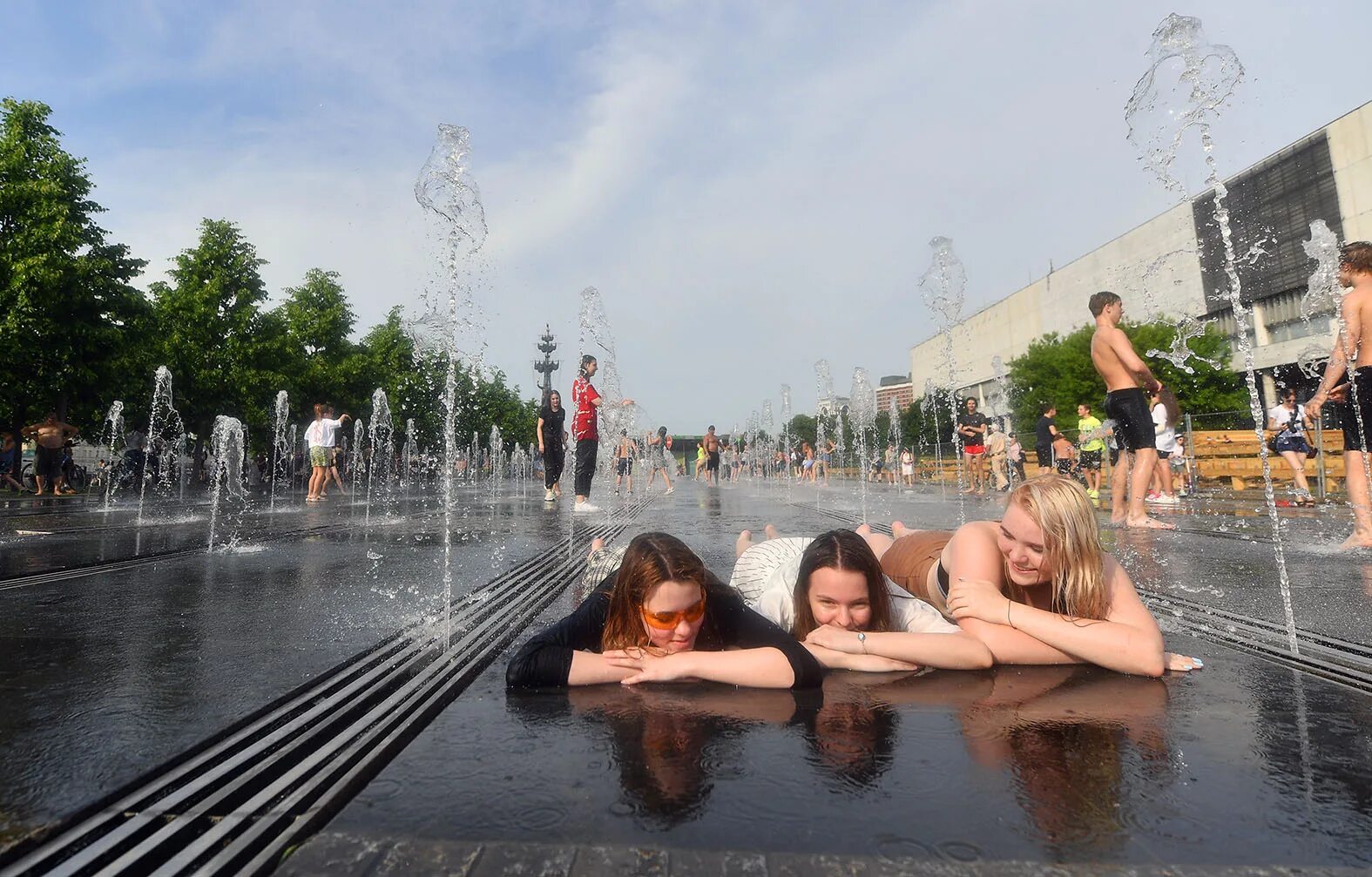 Аномальная жара в Москве 2021. Жара девушки. Лето жара. Москва лето жара. Летом будет аномальная жара
