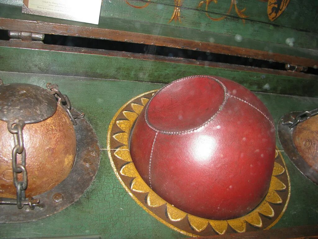 Квиддич инвентарь. Квиддич бладжер. quaffle quidditch. квиддич мячи квоффл.