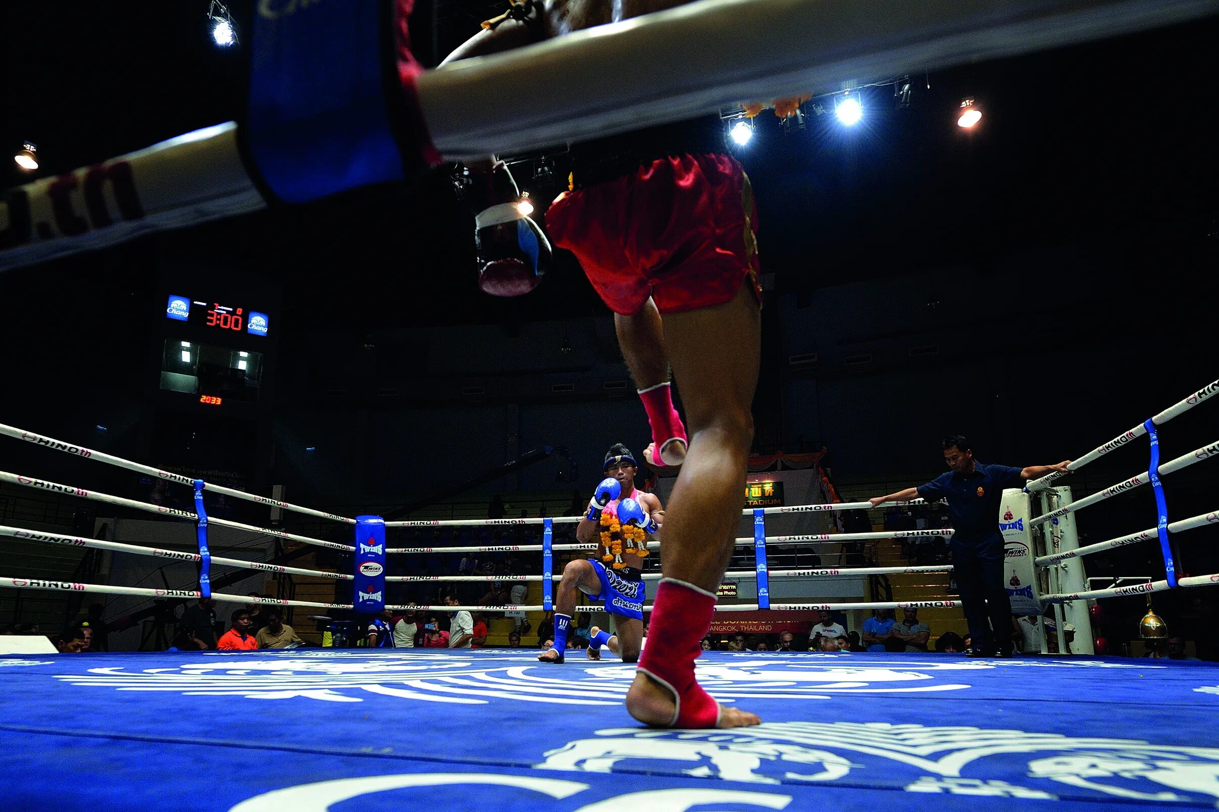 Boxing stadium. Люмпини стадион Муай Тай. Тайский бокс стадион Люмпини. Муай Тай Люмпини. Стадион Люмпини Бангкок.