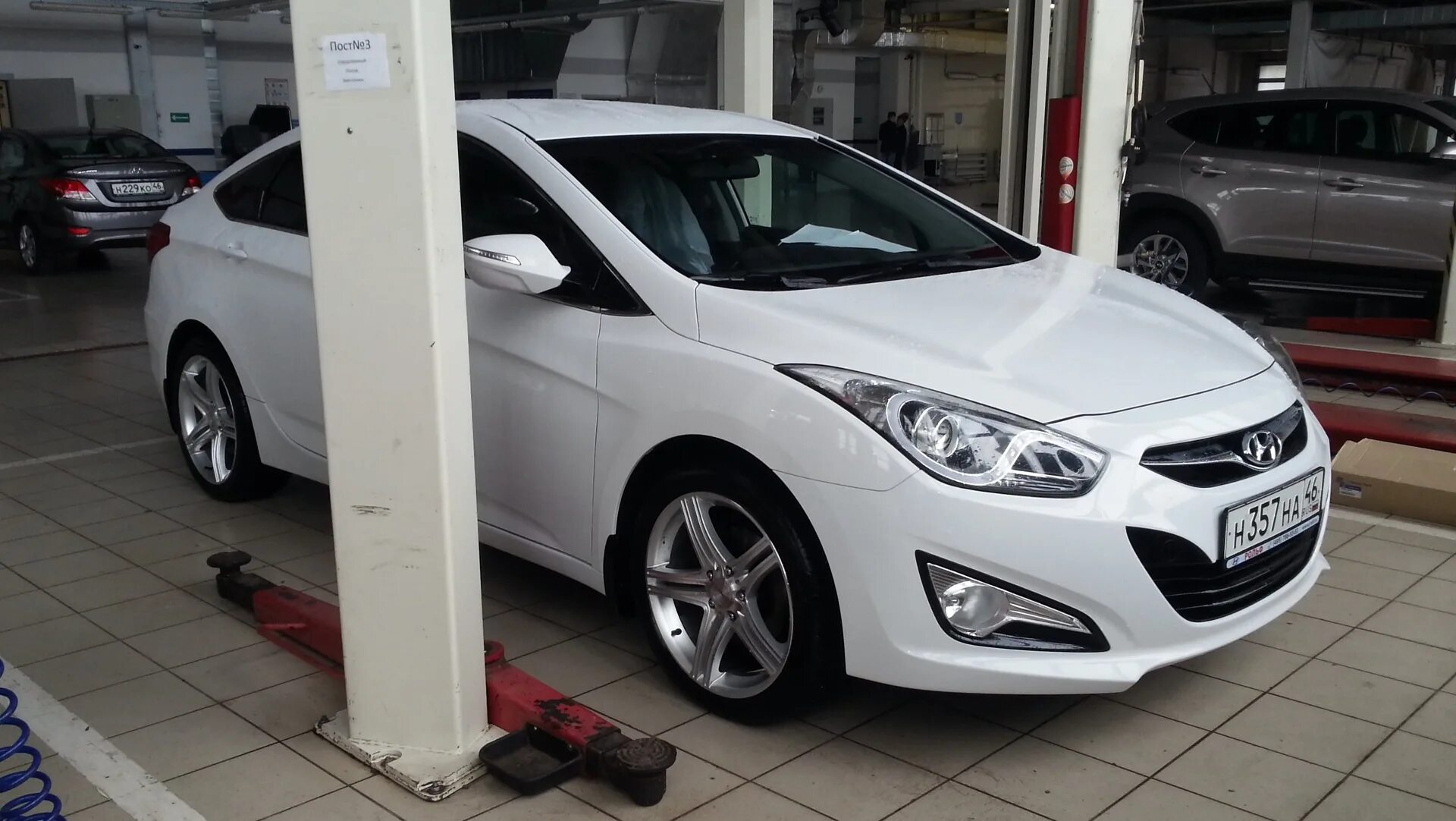 Купить ай 40 с пробегом. Хендай i40 r19. Hyundai i40 White 2l. Hyundai i40 антихром. Hyundai i40 Titanium Silver.