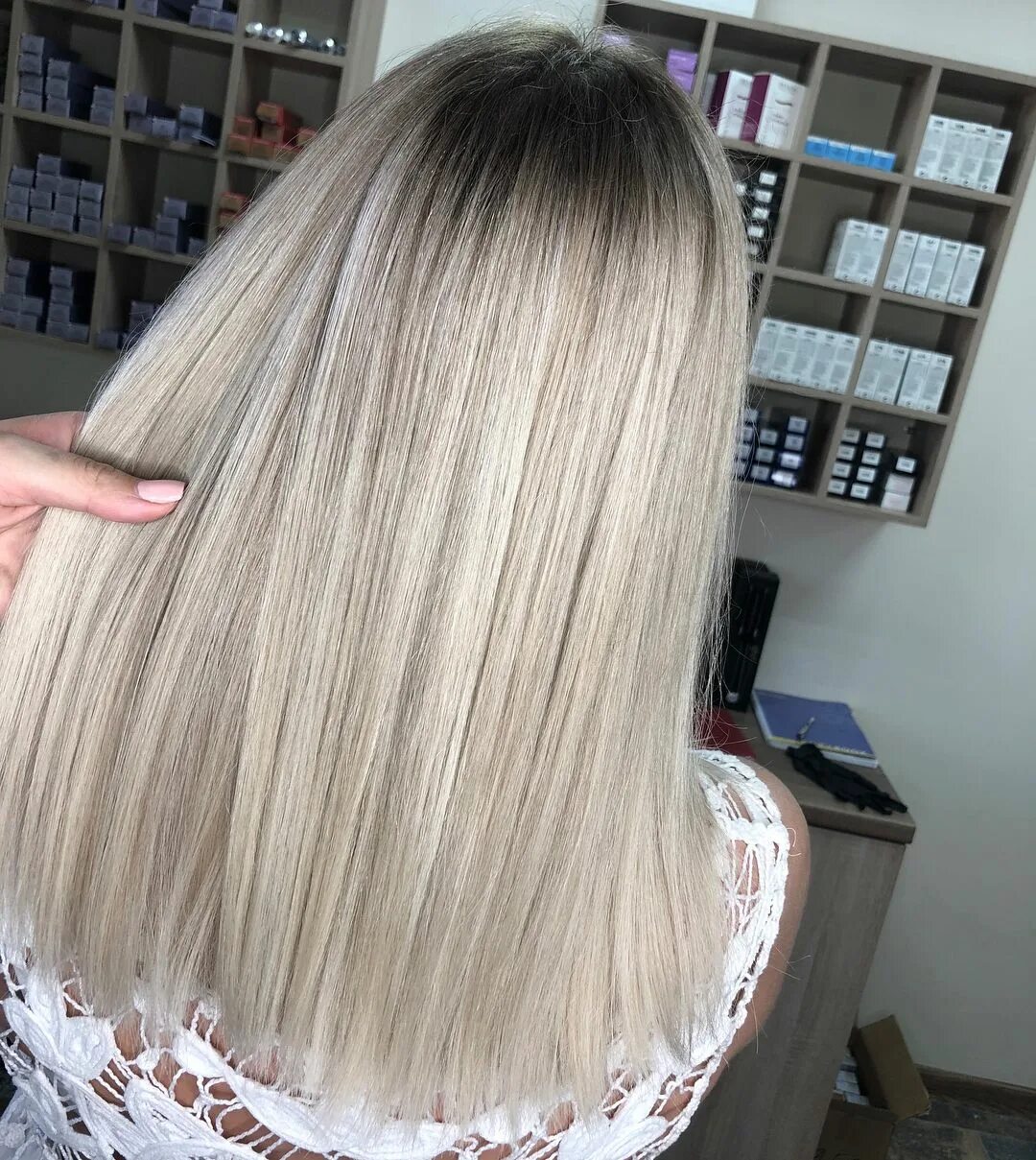 Прикорневое мелирование. Тонирование на отросшие корни. Тонирование мелированных волос. Отросшее мелирование. Мелирование волос на отросшие корни.