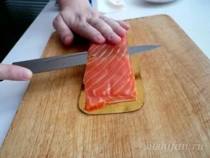 Как красиво нарезать красную рыбу