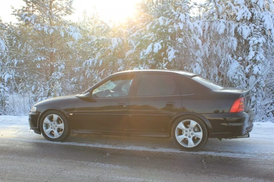 Opel Vectra b 2001. Опель Вектра б на 17 дисках. Опель Вектра б на штампах. Опель Вектра с зимой.