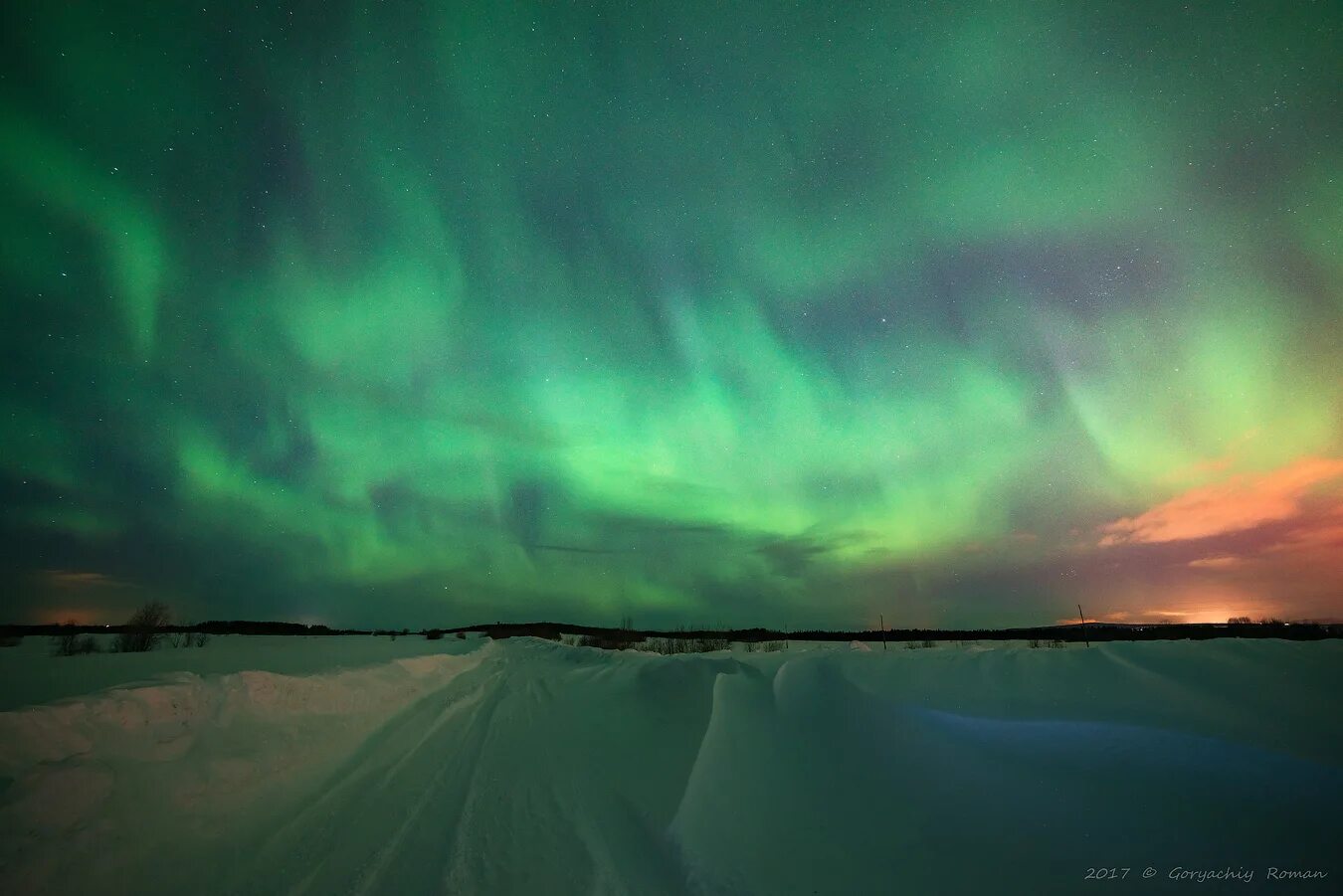 Полярное сияние апатиты. Прогноз северного сияния апатиты. Северное сияние хибины кировск. Камень северное сияние. Апатиты кольский полуостров.