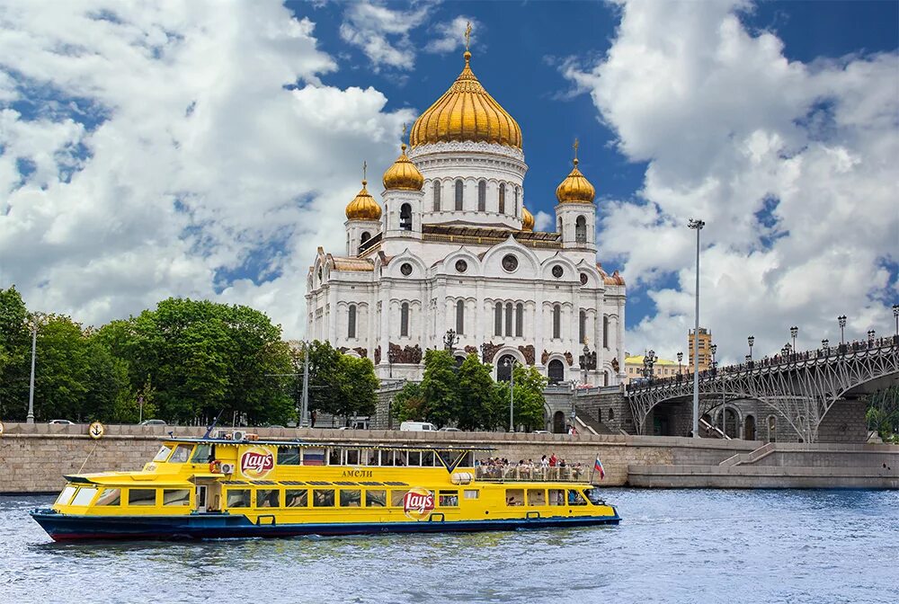 Прогулка теплоходе реке. Прогулка по москве-реке на теплоходе. теплоход москва река. храм христа спасителя с теплохода. теплоходная прогулка по москве реке.
