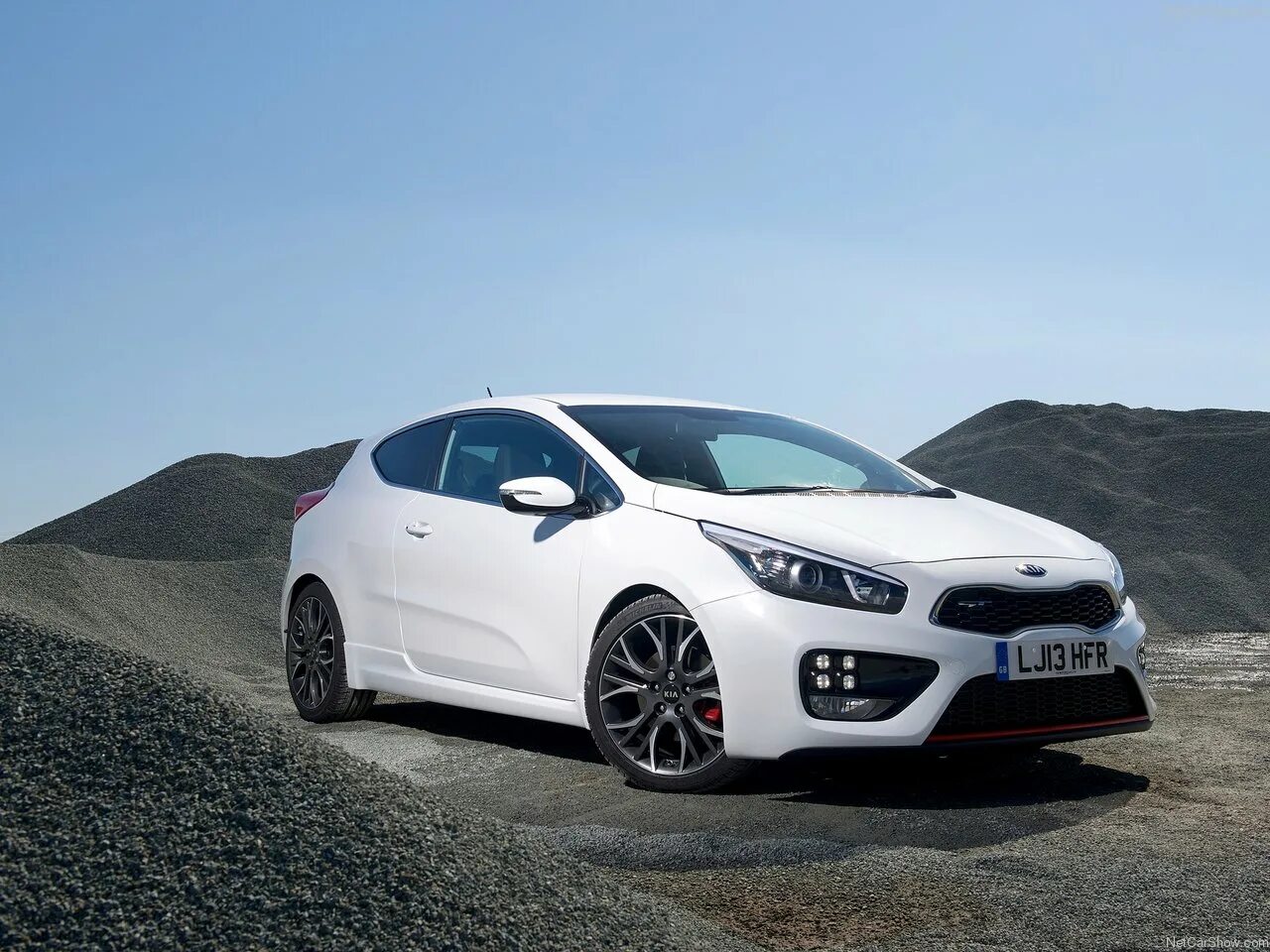 Фото KIA Ceed (2015 2018) поколение II рестайлинг Багажник увеличится с 380