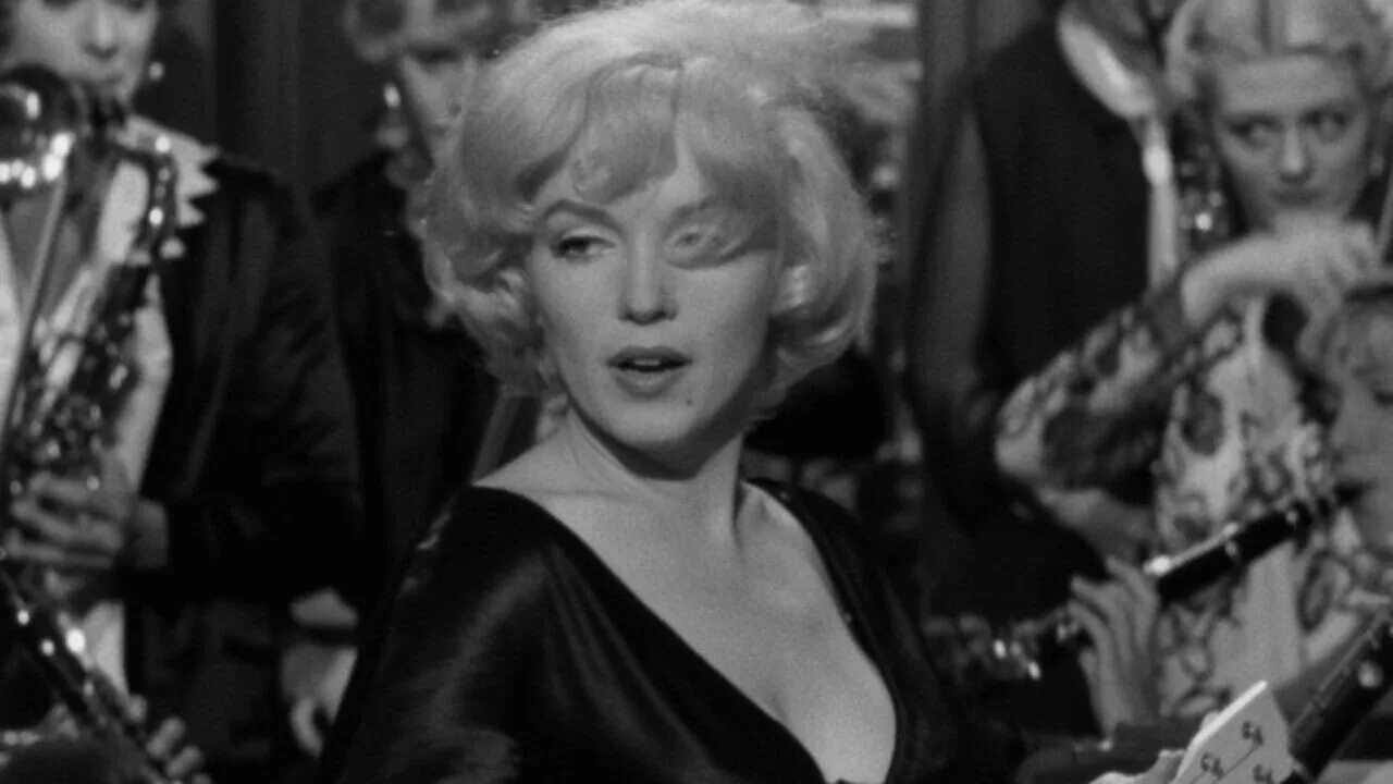 мэрилин монро в фильме в джазе только девушки. джек леммон в джазе только девушки. душечка в джазе только девушки. в джазе только девушки фильм 1959. мэрилин монро в джазе только девушки.