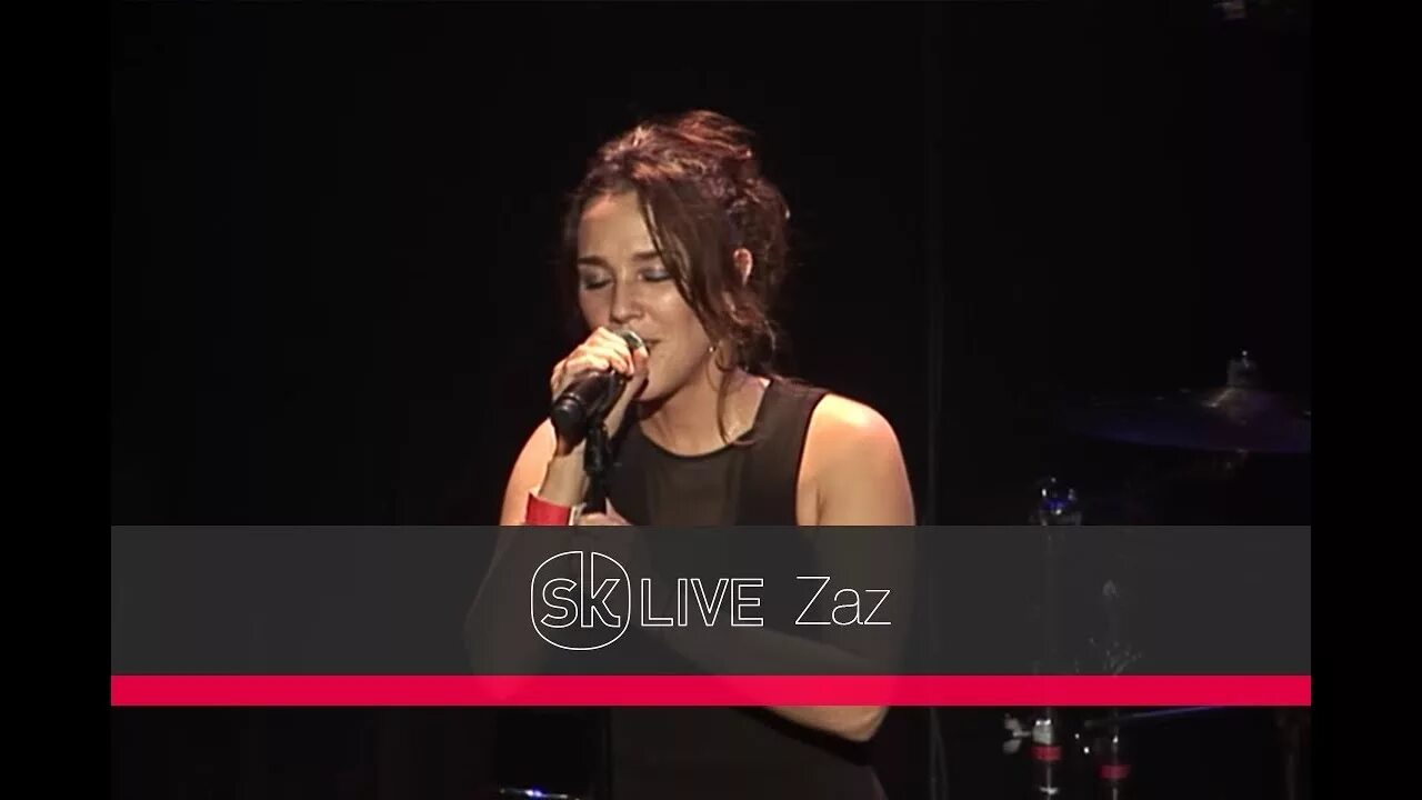 Zaz караоке. Zaz караоке. Девочка поет je veux. Zaz караоке. Певица zaz фотообои.