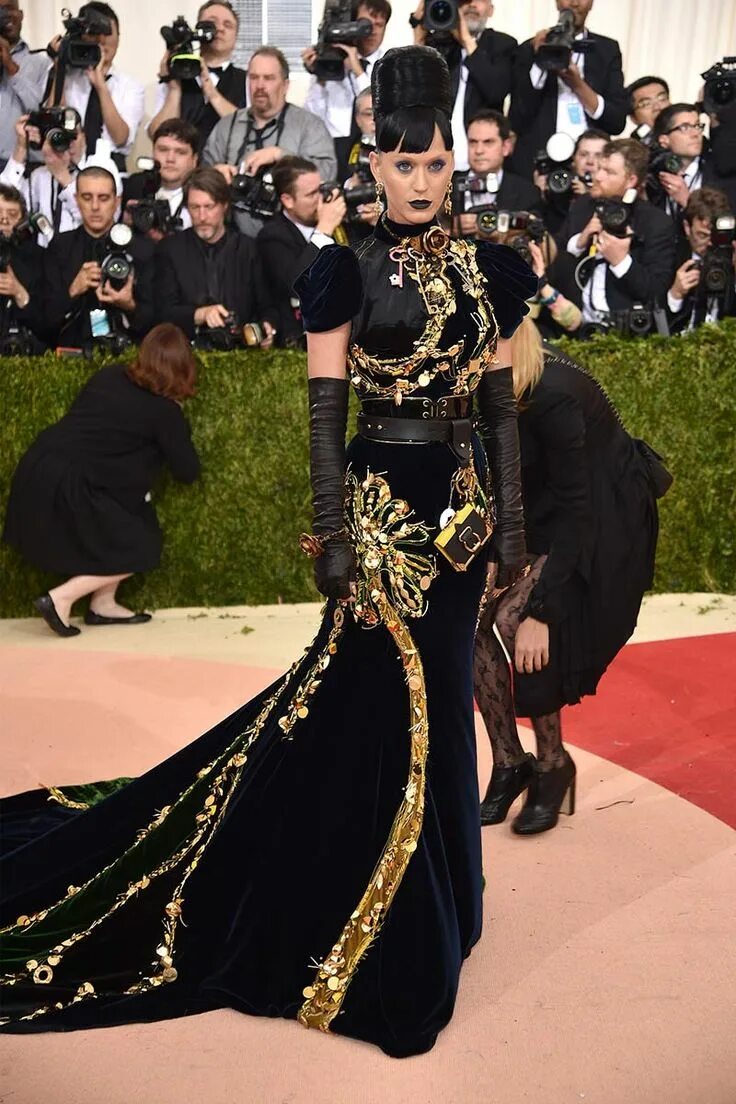 Что такое met gala. Met gala кэти перри. мет гала 2016. кэти перри на мет гала 2015. мет гала кэти перри 2016.