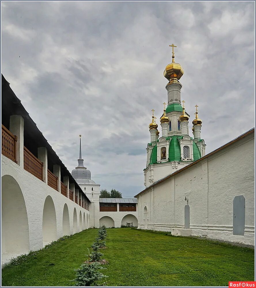 Толгский монастырь ярославль сайт. Толга монастырь Ярославль. Свято-Введенский Толгский женский монастырь Ярославль. Больничная Церковь Толгского монастыря.