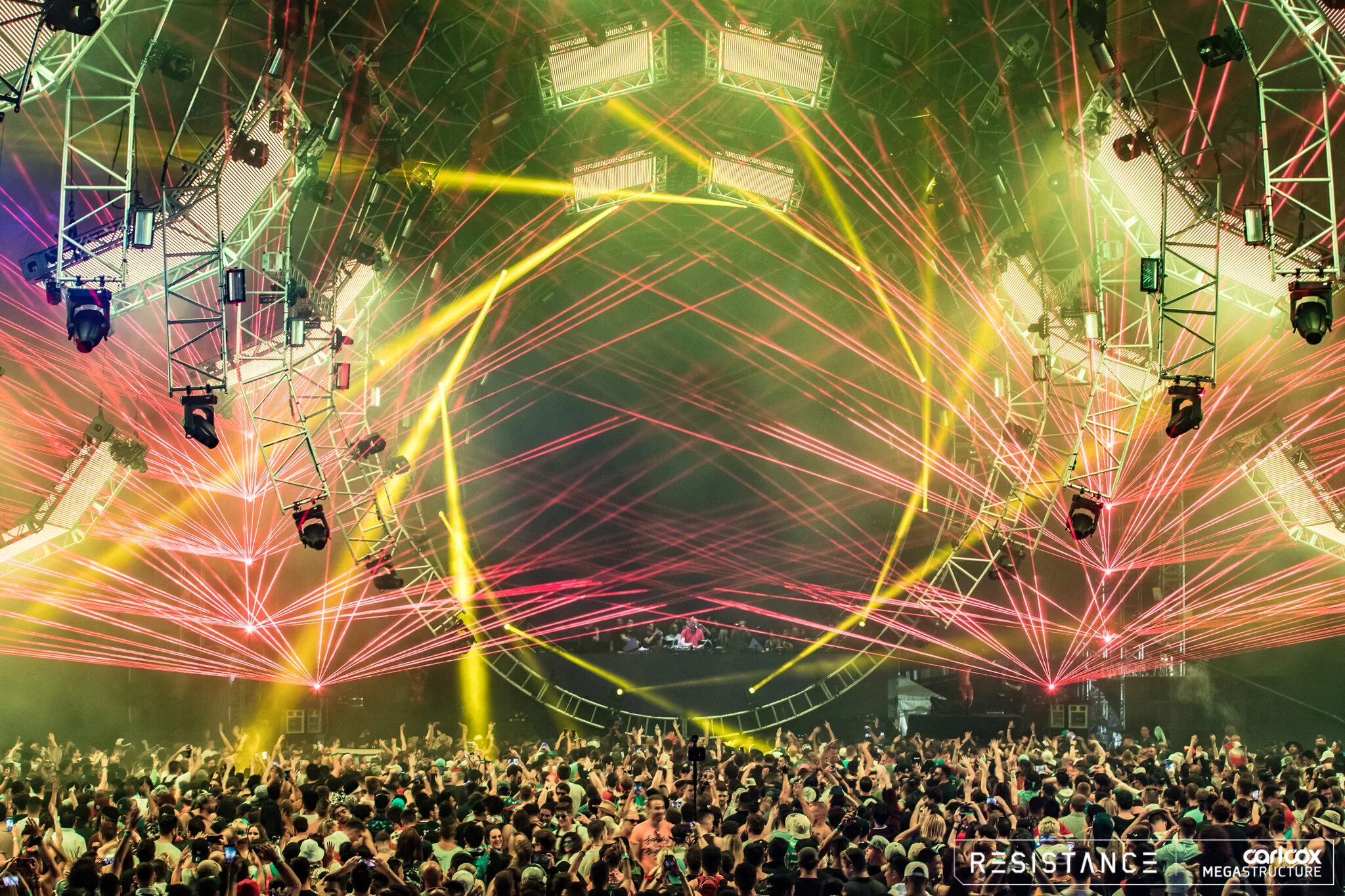 Ultra music 2024. Ultra music festival 2018. edm фестиваль. фестиваль электронной музыки. сцена на фестивали электронной музыки.