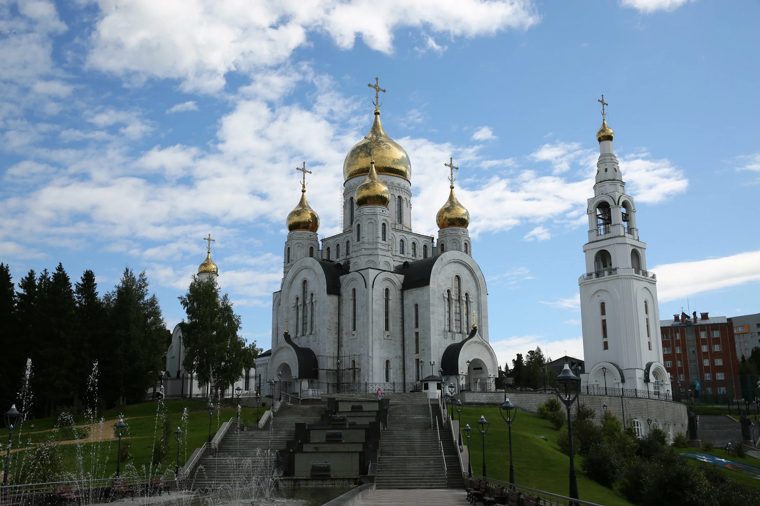 Православные комплексы. Храм в Ханты-Мансийске Воскресения Христова.