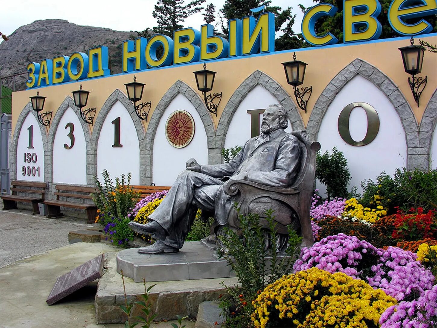 Новый свет крым завод шампанских вин. Завод шампанских вин новый свет. Новый свет крым завод шампанских вин. Завод голицына новый свет. Новый свет крым винный завод.